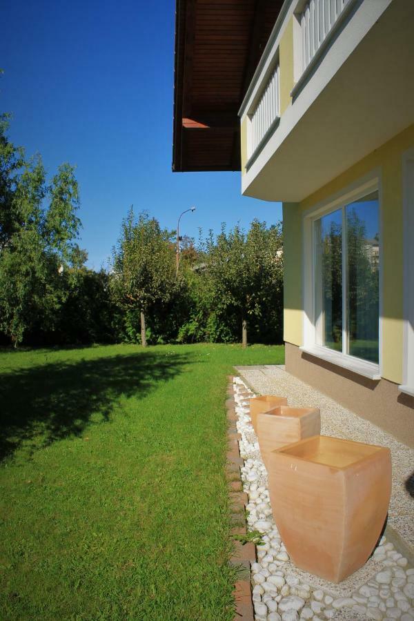 Yellow Dreamhouse Postojna Exterior photo