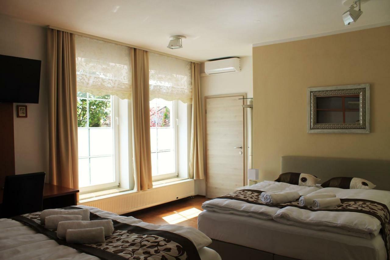 Yellow Dreamhouse Postojna Exterior photo