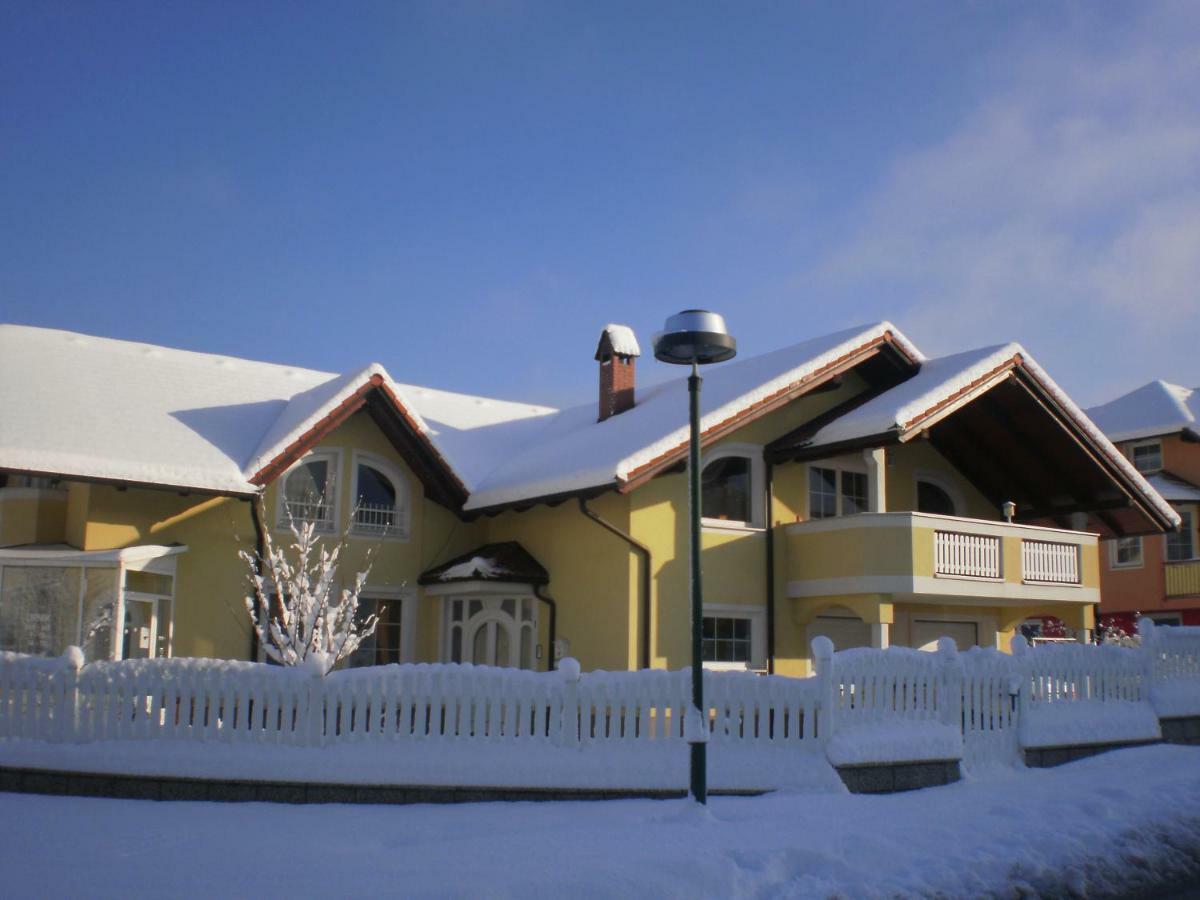 Yellow Dreamhouse Postojna Exterior photo